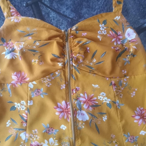 New Glory Boho Women's Gold Floral Zip Up Tank Top Size XL - Picture 5 of 8